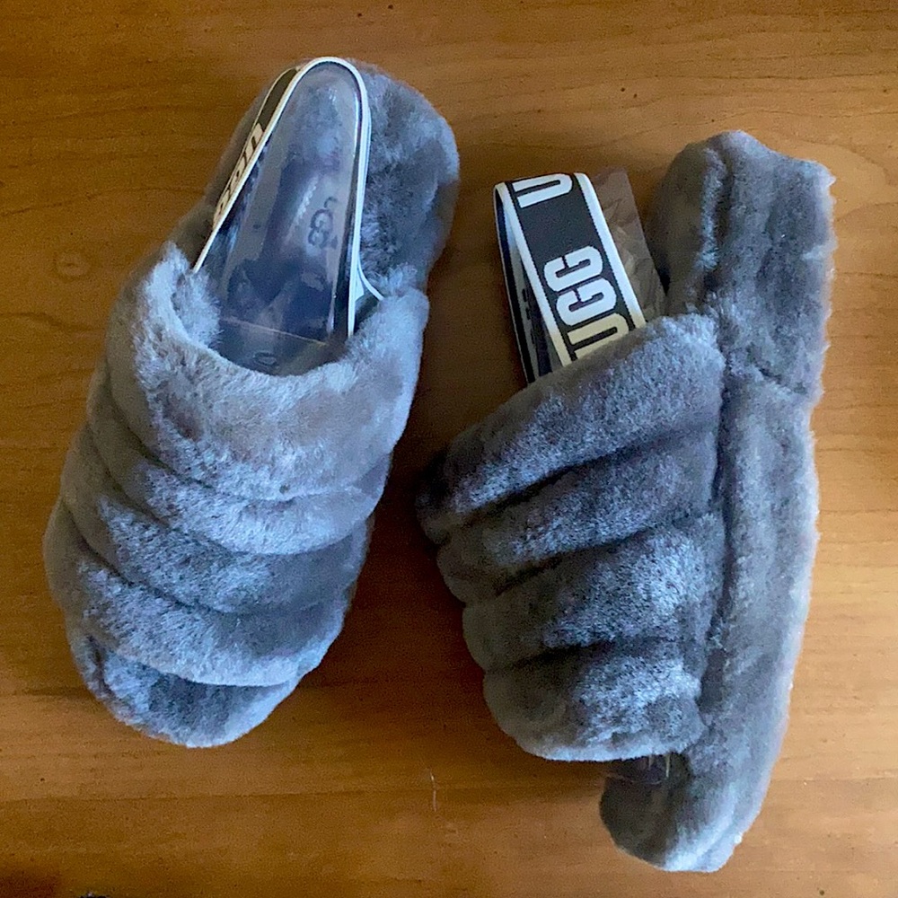 UGG fluff yeah slide size 6 in charcoal lamb